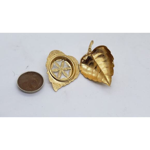 Vintage Brooch Leaf With Faux Pearl Gold Tone Opens Locket Stash Perfume Avon - Picture 7 of 10